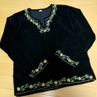 チチカカ(titicaca)のチチカカ　別珍　黒　お花刺繍トップス(チュニック)