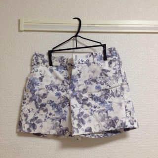 ドゥアルシーヴ(Doux archives)の花柄ショーパン(ショートパンツ)