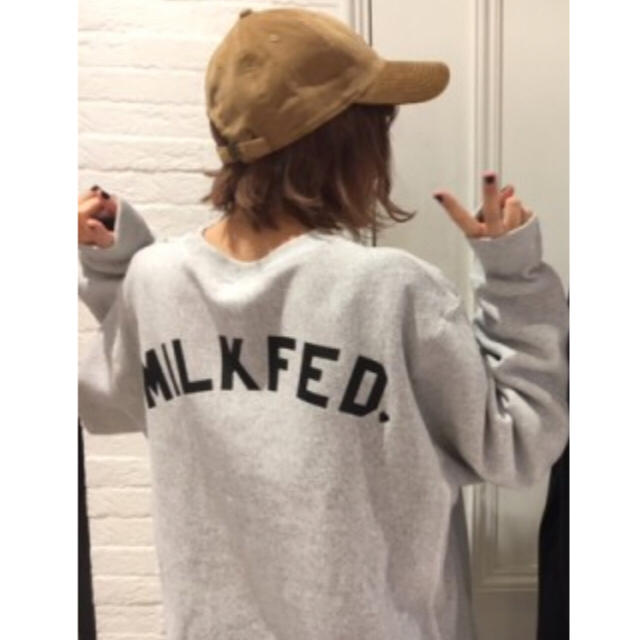 MILKFED.(ミルクフェド)のmilkfed. ロゴスウェット champion チャンピオン レディースのトップス(トレーナー/スウェット)の商品写真