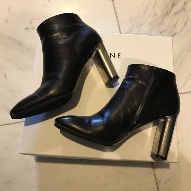 celine(セリーヌ)の最終値下げ セリーヌ バンバン bambam ショート ブーツ 36 レディースの靴/シューズ(ブーツ)の商品写真