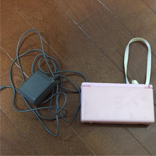 ニンテンドーDS(ニンテンドーDS)の任天堂DS lite ピンク 充電器つき お値下げ中(携帯用ゲーム機本体)