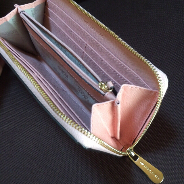 Michael Kors(マイケルコース)の30分限定値下げ‼︎ MICHAEL KORS     長財布 レディースのファッション小物(財布)の商品写真