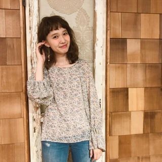 フラワー(flower)のシバサキちゃん着用 flowerトップスりえ様専用(カットソー(半袖/袖なし))