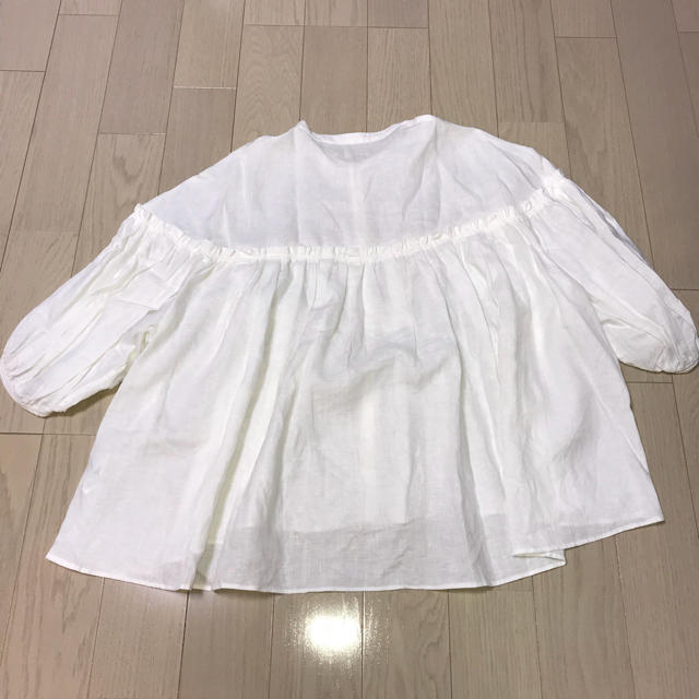 nest Robe(ネストローブ)のユニバーサルティシュ フレンチリネンギャザーブラウス レディースのトップス(シャツ/ブラウス(長袖/七分))の商品写真