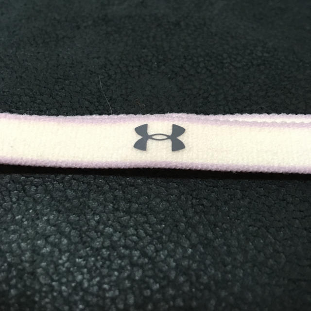 UNDER ARMOUR(アンダーアーマー)のアンダーアーマー ヘアバンド スポーツ/アウトドアのトレーニング/エクササイズ(トレーニング用品)の商品写真