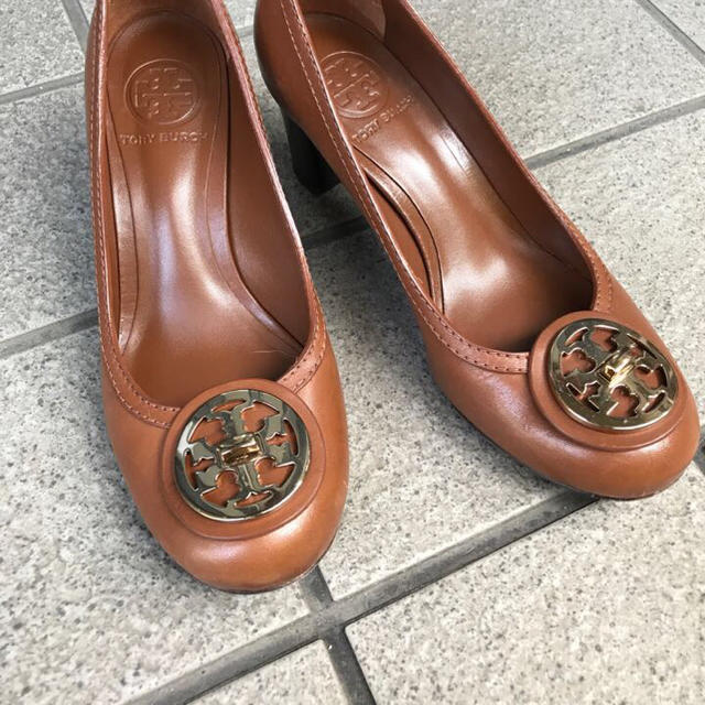 Tory Burch(トリーバーチ)のトリー・バーチの茶色パンプスです(*^_^*) レディースの靴/シューズ(ハイヒール/パンプス)の商品写真