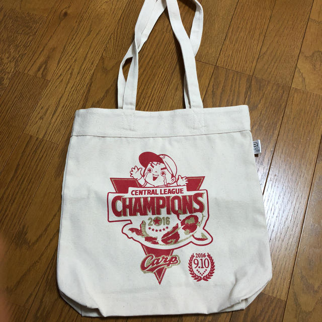 広島東洋カープ カープ優勝記念トートバッグの通販 By ぶうちゃん S Shop ヒロシマトウヨウカープならラクマ 広島東洋カープ カープ優勝記念トートバッグの通販 By ぶうちゃん S Shop ヒロシマトウヨウカープならラクマ