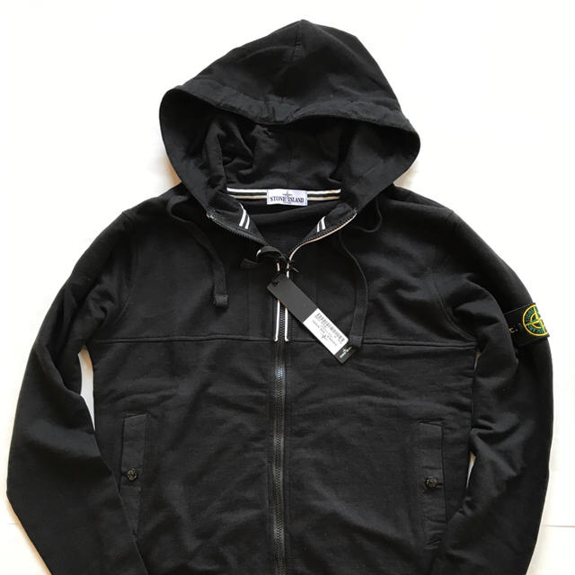 STONE ISLAND(ストーンアイランド)の専用です。 メンズのトップス(パーカー)の商品写真