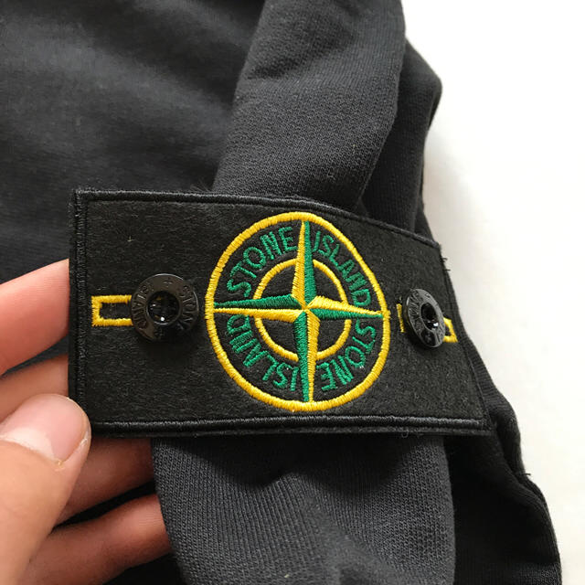 STONE ISLAND(ストーンアイランド)の専用です。 メンズのトップス(パーカー)の商品写真