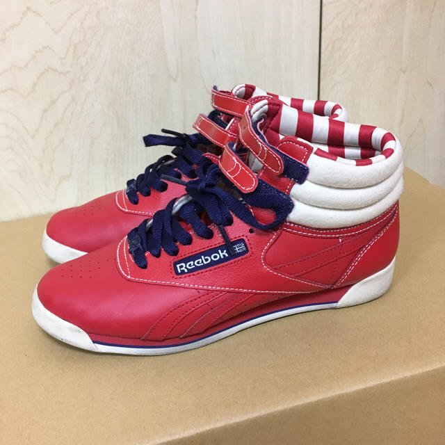 Reebok(リーボック)の11/10まで！リーボックclassic フリースタイル ハイカット 24cm レディースの靴/シューズ(スニーカー)の商品写真