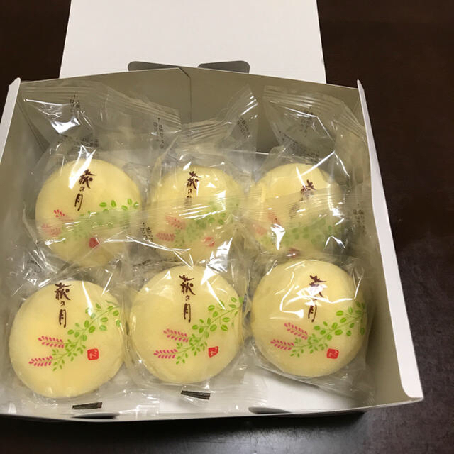 仙台銘菓 萩の月 6個❤️ 食品/飲料/酒の食品(菓子/デザート)の商品写真