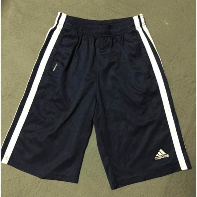 adidas(アディダス)のアディダス ハーフパンツ 160 キッズ/ベビー/マタニティのキッズ服男の子用(90cm~)(その他)の商品写真