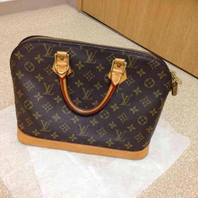 LOUIS VUITTON アルマ