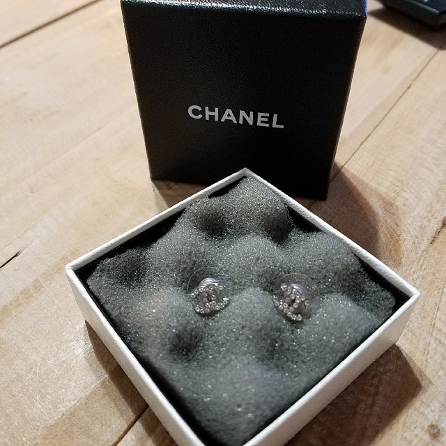 CHANEL(シャネル)の鑑定済み☆CHANEL☆ストーンピアス☆大人シンプル レディースのアクセサリー(ピアス)の商品写真