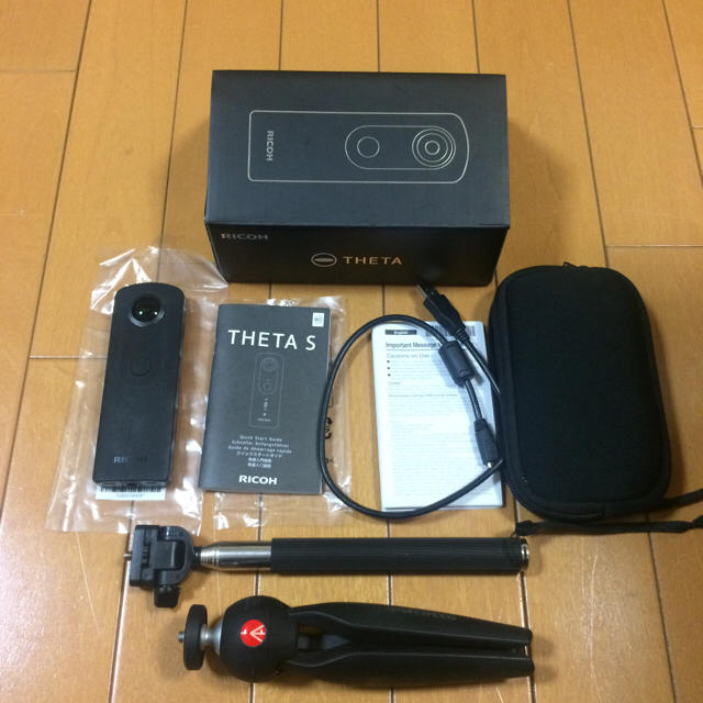 RICOH(リコー)のしろたん様専用「美品」Theta s ブラック 三脚&自撮り棒セット スマホ/家電/カメラのカメラ(コンパクトデジタルカメラ)の商品写真