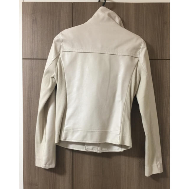 ［値下］ホワイト 白 ライダース 革ジャン レディースのジャケット/アウター(ライダースジャケット)の商品写真