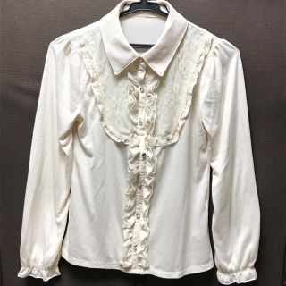 アクシーズファム(axes femme)の美品 アクシーズファム フリル ブラウス クリーム色 レース M (シャツ/ブラウス(長袖/七分))