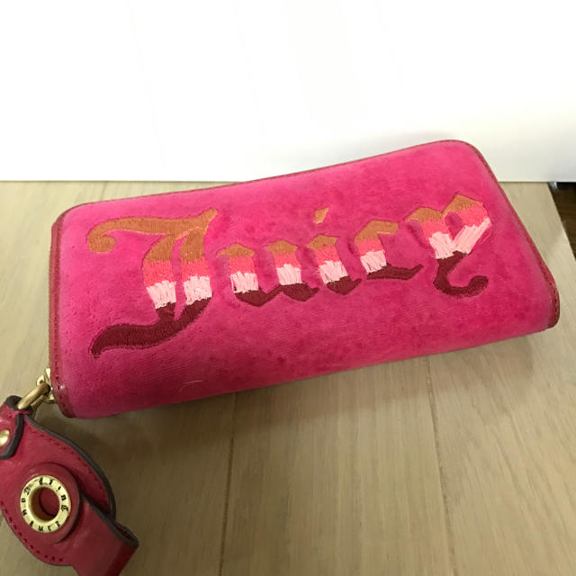 Juicy Couture(ジューシークチュール)のJuciy Couture 長財布 レディースのファッション小物(財布)の商品写真