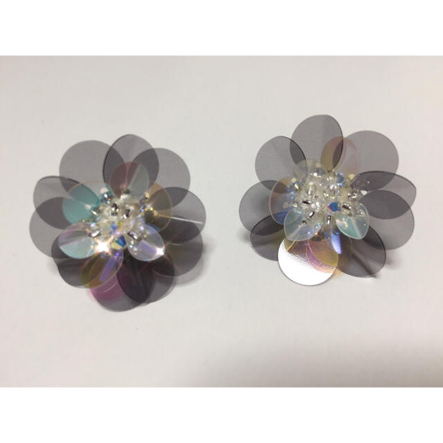 SWAROVSKIcrystal×FLOWER（B） ハンドメイドのアクセサリー(ピアス)の商品写真