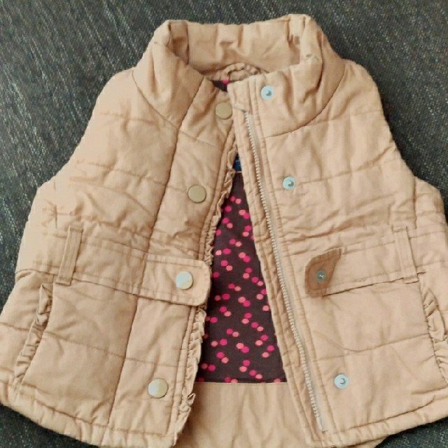 babyGAP(ベビーギャップ)の♡人気のGAPベスト　フリルがかわいい♡ キッズ/ベビー/マタニティのキッズ服女の子用(90cm~)(コート)の商品写真