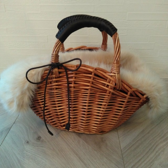 しまむら(シマムラ)の♡ニコ♡様専用♡ファー♡かごバッグ♡ レディースのバッグ(かごバッグ/ストローバッグ)の商品写真