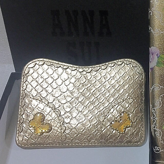 ANNA SUI(アナスイ)の新品✨ANNA SUI✨ゴールドパスケース✨最終値下げ レディースのファッション小物(名刺入れ/定期入れ)の商品写真