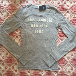 アバクロンビーアンドフィッチ(Abercrombie&Fitch)の新品 アバクロ グレー ロンT(Tシャツ/カットソー)