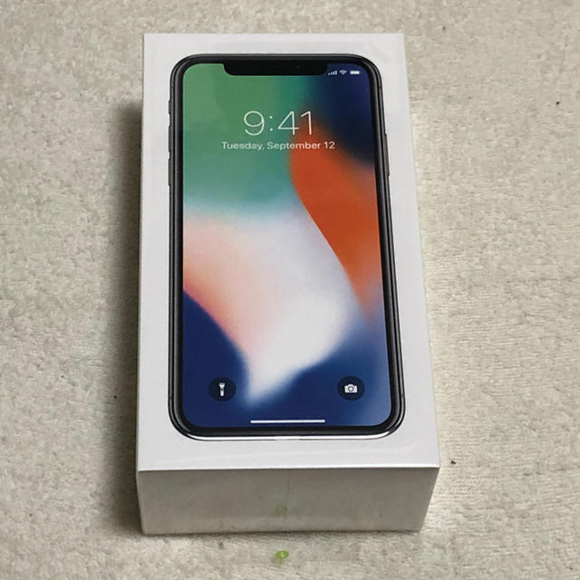 iPhone(アイフォーン)のIPhone X 256GB シルバー SIMフリー スマホ/家電/カメラのスマートフォン/携帯電話(スマートフォン本体)の商品写真