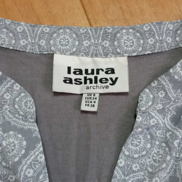 LAURA ASHLEY(ローラアシュレイ)のノースリーブシャツ レディースのトップス(その他)の商品写真