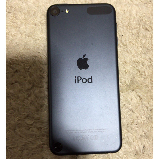 iPod touch(アイポッドタッチ)のiPod touch(5世代) 64GB ケース付 スマホ/家電/カメラのオーディオ機器(ポータブルプレーヤー)の商品写真