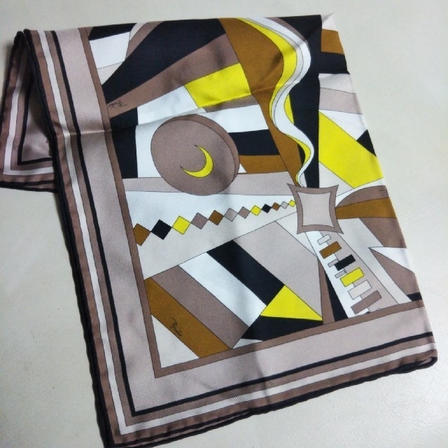 EMILIO PUCCI(エミリオプッチ)のエミリオプッチ　スカーフ レディースのファッション小物(バンダナ/スカーフ)の商品写真