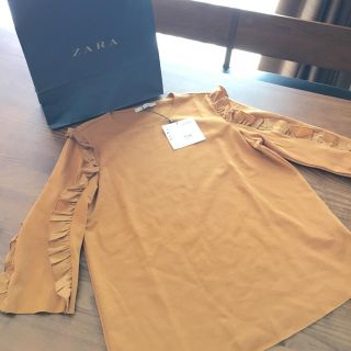 ザラ(ZARA)の三匹のお猿さま専用☆【ZARA】ショルダーフリル カットソー(カットソー(長袖/七分))