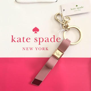 ケイトスペードニューヨーク(kate spade new york)のマカロン様専用 新品 ケイトスペード ピンクリボン キーフォブ(キーホルダー)