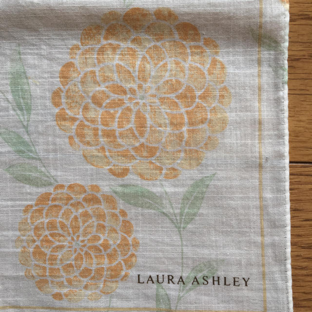 LAURA ASHLEY(ローラアシュレイ)のローラアシュレイハンカチ レディースのファッション小物(ハンカチ)の商品写真