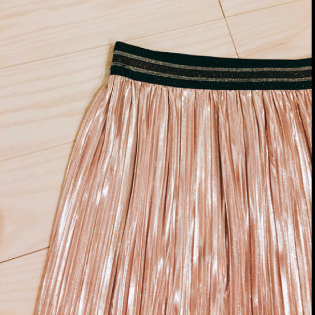 ZARA(ザラ)の未使用   ZARA メタリック  プリーツスカート レディースのスカート(ロングスカート)の商品写真