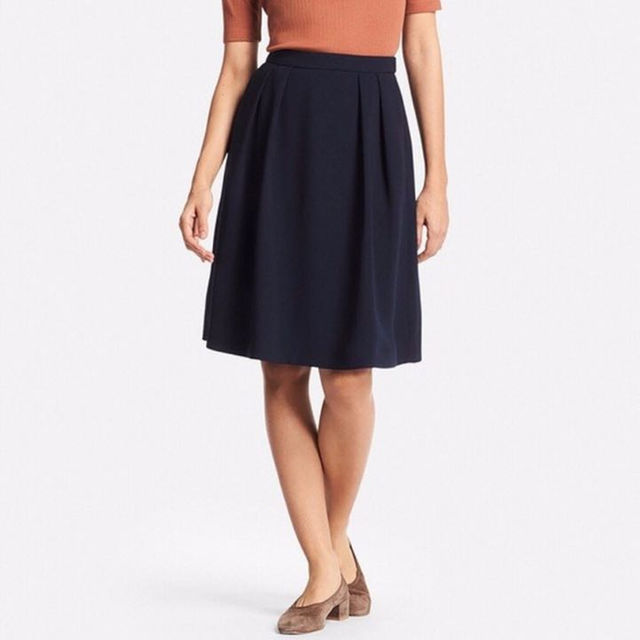UNIQLO - 新品 ユニクロ ハイウエストクレープタックスカート UNIQLO - 新品 ユニクロ ハイウエストクレープタックスカート