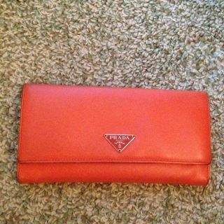 プラダ(PRADA)のプラダ 長財布 オレンジピンク(財布)