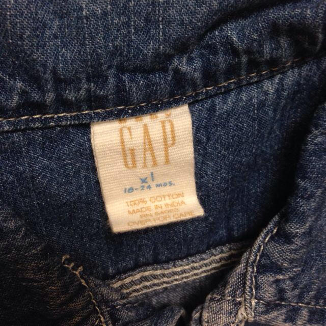 GAP(ギャップ)のGAP＊デニムシャツ 90 キッズ/ベビー/マタニティのキッズ服男の子用(90cm~)(その他)の商品写真