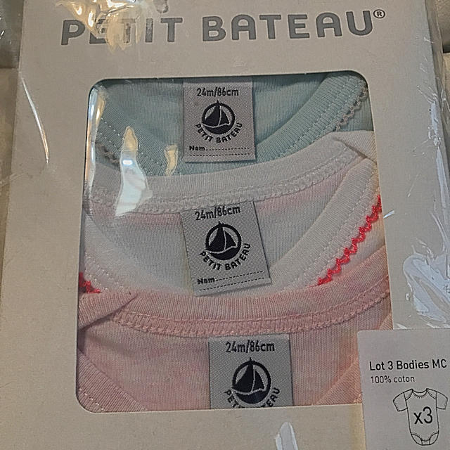 PETIT BATEAU(プチバトー)の新品 プチバトー 24m 半袖ボディ 3枚組 キッズ/ベビー/マタニティのベビー服(~85cm)(肌着/下着)の商品写真