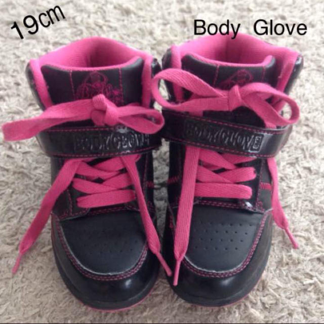 Body Glove(ボディーグローヴ)のふくろう 様 専用 ボディーグローブ 19㎝ キッズ/ベビー/マタニティのキッズ靴/シューズ(15cm~)(スニーカー)の商品写真