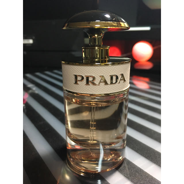 PRADA(プラダ)のプラダ キャンディ ロー EDP 30ml コスメ/美容の香水(香水(女性用))の商品写真