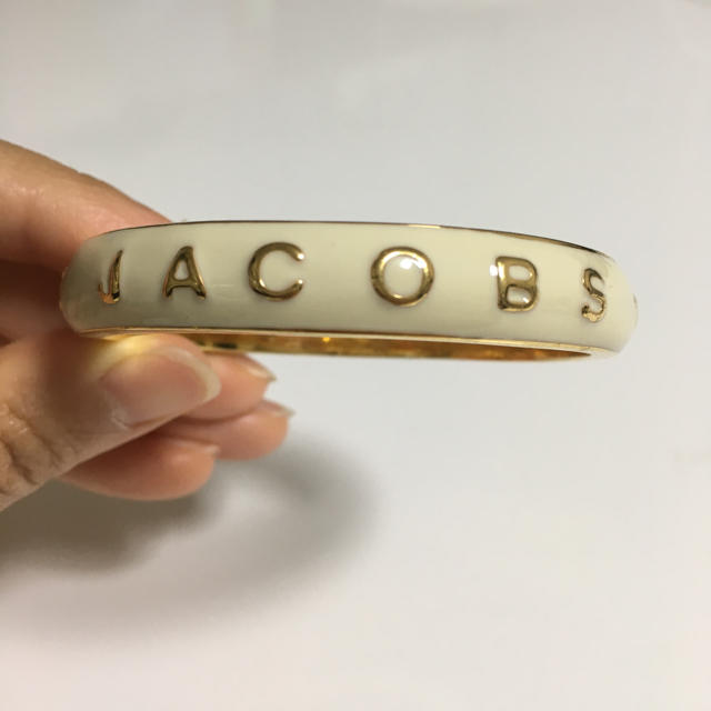 MARC JACOBS(マークジェイコブス)のマークジェイコブス★バングル★ホワイト レディースのアクセサリー(ブレスレット/バングル)の商品写真