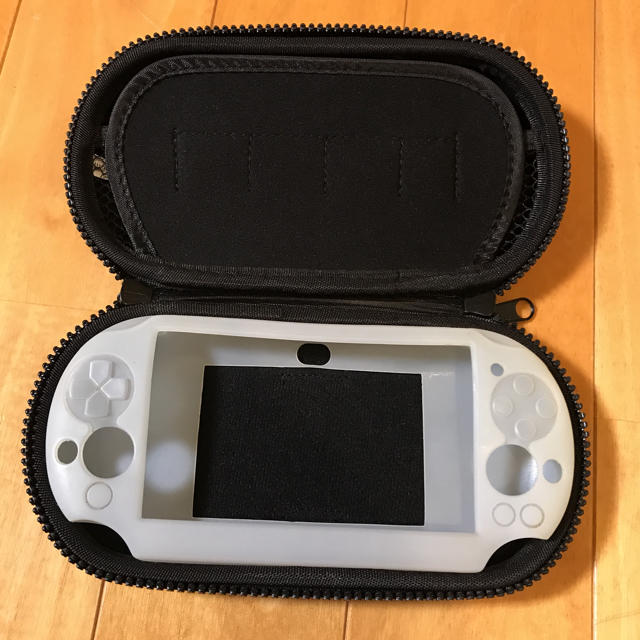 PS VITA本体(16GB)と付属品とカバー・ケース PS VITA本体(16GB)と付属品とカバー・ケース