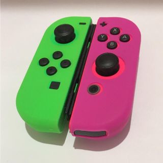 ニンテンドースイッチ(Nintendo Switch)の新品・未使用 ジョイコン用シリコンカバー 左右セット スプラトゥーンカラー(携帯用ゲーム機本体)