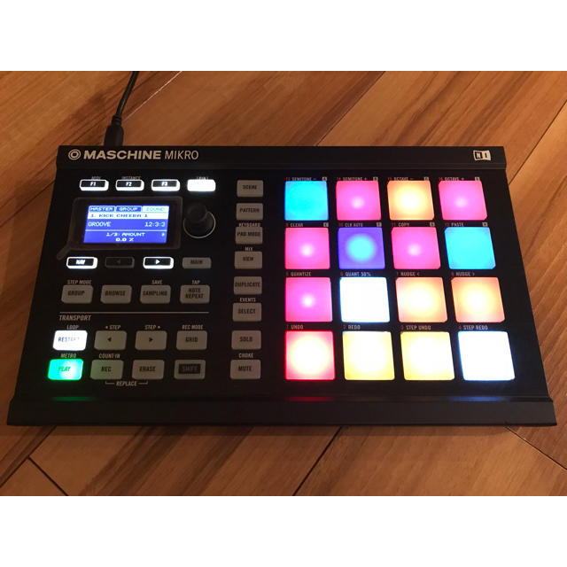 NI MASCHINE MIKRO MK2 サンプラー DJ  楽器のDTM/DAW(MIDIコントローラー)の商品写真