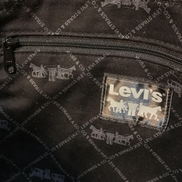 Levi's(リーバイス)の【大幅値下げ】リーバイス ショルダーバッグ メッセンジャーバッグ メンズのバッグ(メッセンジャーバッグ)の商品写真