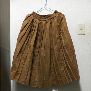 未使用・美品 ベロアプリーツスカート ベージュ(ひざ丈スカート)