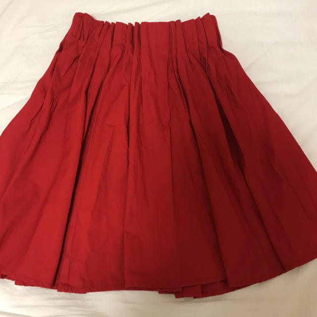 KBF(ケービーエフ)の【新品】a.g.plus☆赤色フレアスカート☆ レディースのスカート(ひざ丈スカート)の商品写真