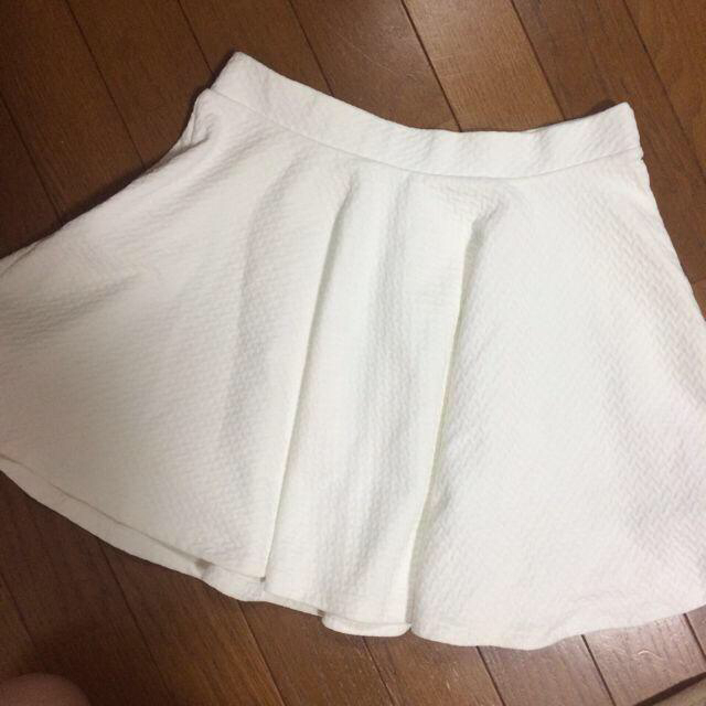 Bershka(ベルシュカ)のフレアスカート 白 レディースのスカート(ミニスカート)の商品写真