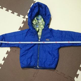 パタゴニア(patagonia)のpatagonia baby パタゴニア ベビー リバーシブル　パフボールセット(ジャケット/コート)